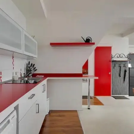 Lenka's Cozy Red + Lenka's Cozy Gold Praha